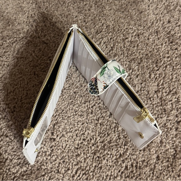Floral White Wallet—BRAND NEW - Picture 4 of 4